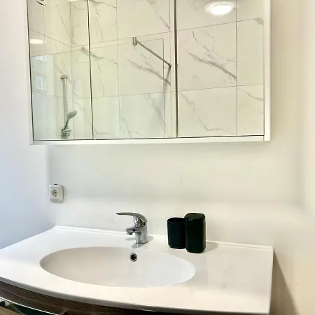 Honor - Nest Neu Renoviert Linec